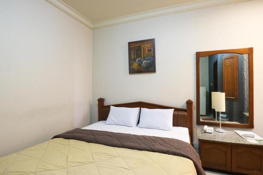 Hotel 678 Kemang Powered By Cocotel Cakarta Dış mekan fotoğraf