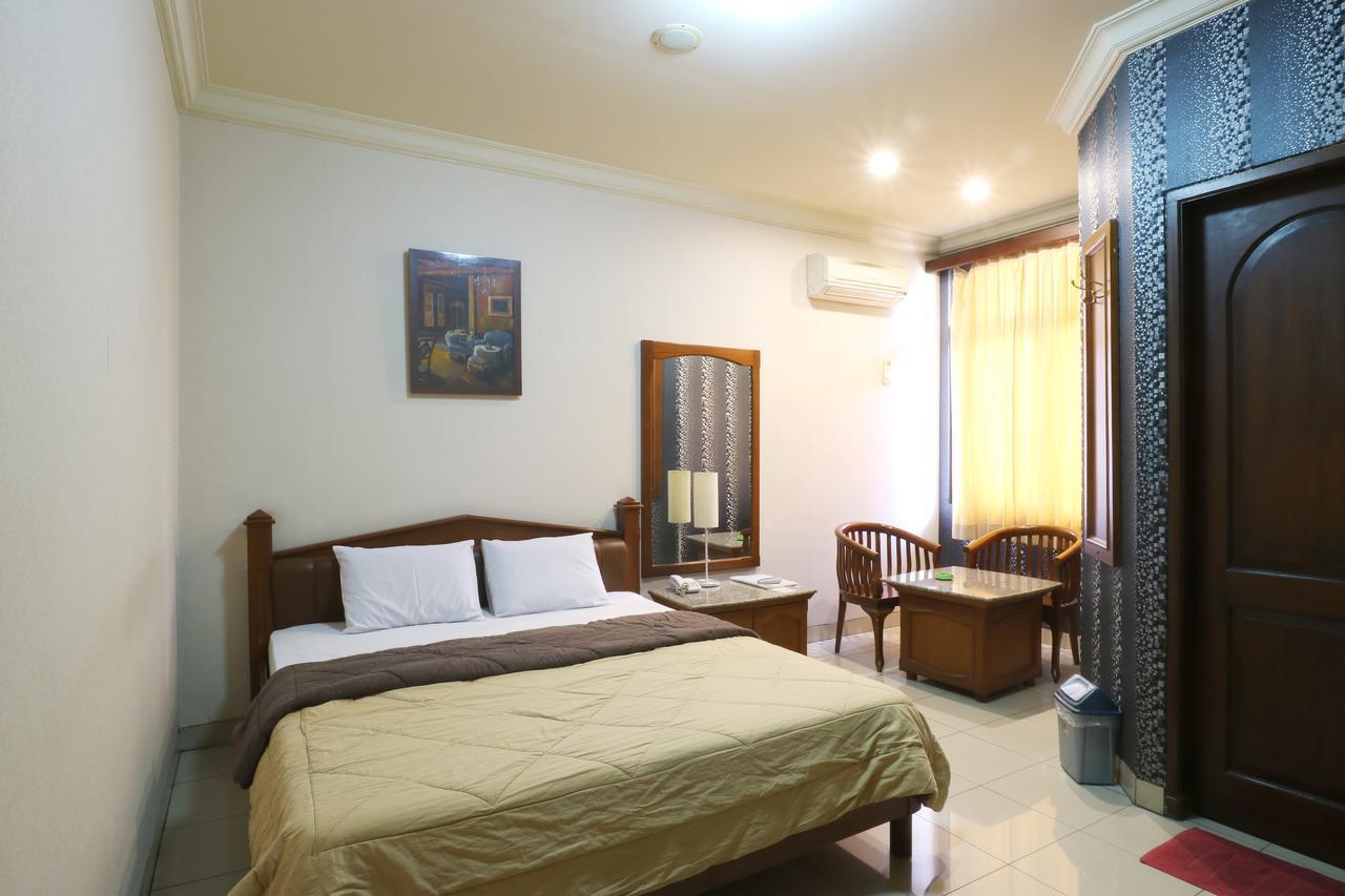 Hotel 678 Kemang Powered By Cocotel Cakarta Dış mekan fotoğraf