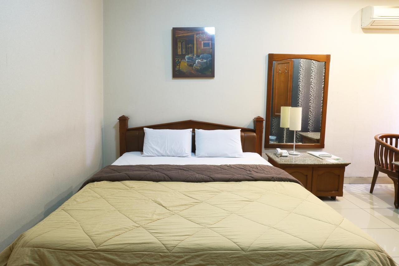 Hotel 678 Kemang Powered By Cocotel Cakarta Dış mekan fotoğraf