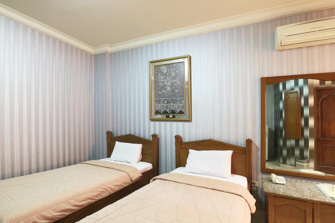 Hotel 678 Kemang Powered By Cocotel Cakarta Dış mekan fotoğraf