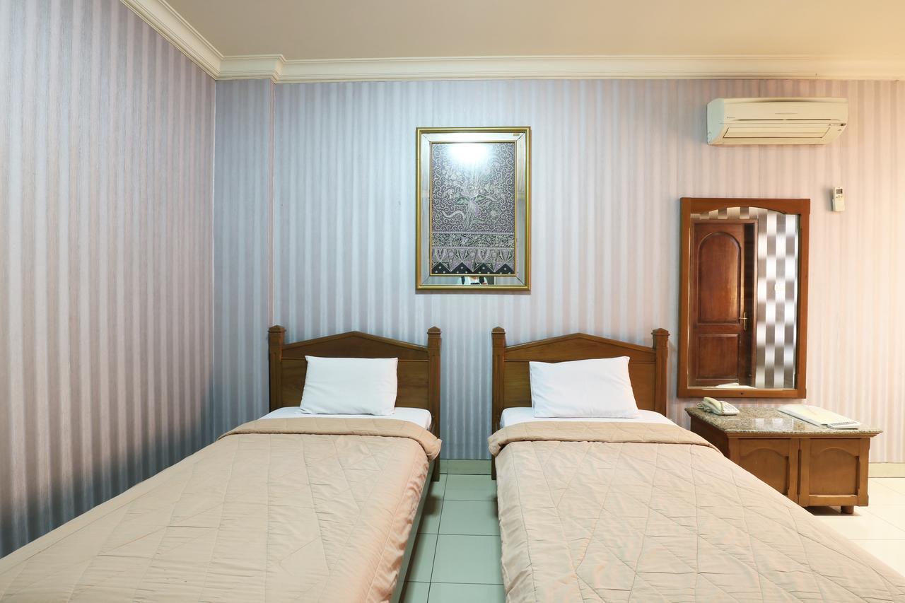 Hotel 678 Kemang Powered By Cocotel Cakarta Dış mekan fotoğraf
